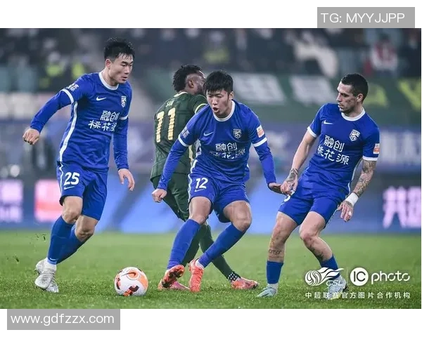 上海足球队在城市联赛中以80分稳居积分榜首位展现强劲实力