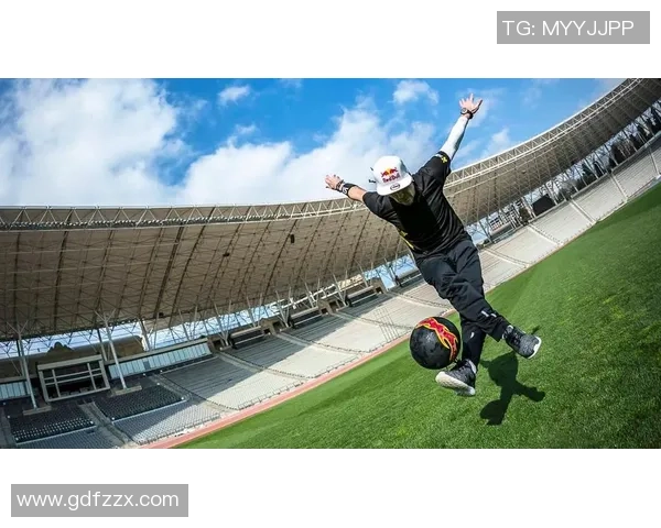 提升踢足球演技的技巧与训练方法分享让你在球场上大放异彩 提升踢足球演技的技巧与训练方法分享让你在球场上大放异彩