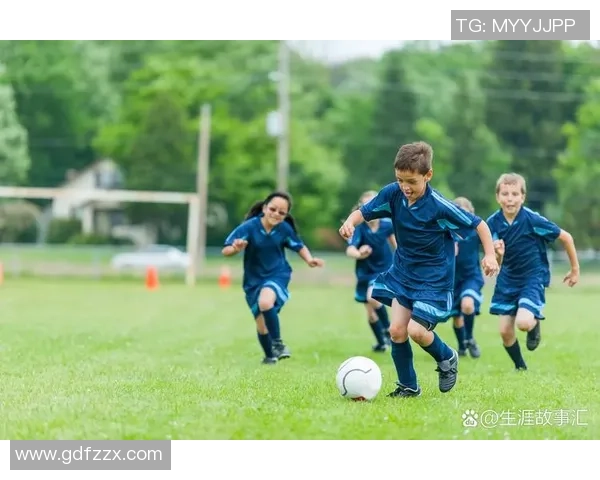精彩瞬间足球照片图片展现绿茵场上的激情与梦想 精彩瞬间足球照片图片展现绿茵场上的激情与梦想