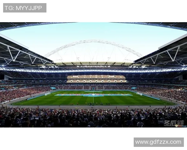 足球球场面积的标准与影响因素解析及其在不同赛事中的应用探讨