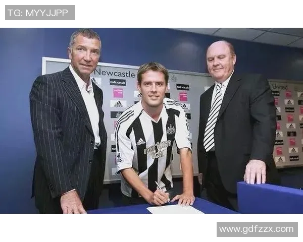 足球明星迈克欧文的传奇人生与辉煌成就回顾 足球明星迈克欧文的传奇人生与辉煌成就回顾